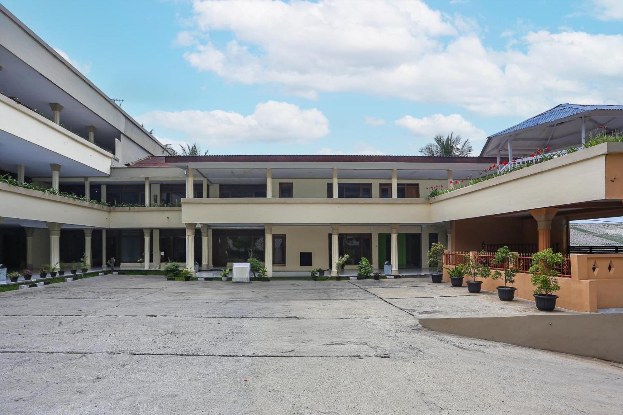 Capital O 93349 Hotel Gondangdia Bogor Buitenkant foto